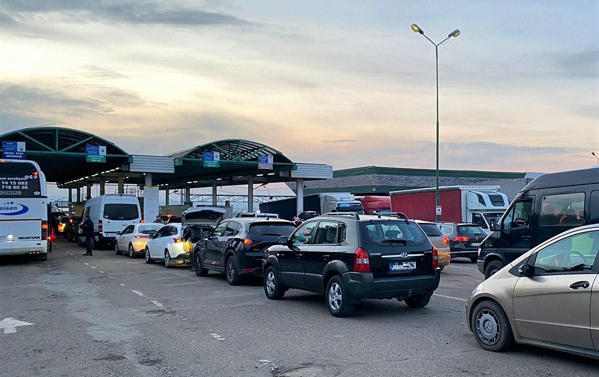 Как проехать границу Украины без очередей: полезные ресурсы